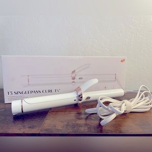 T3 SinglePass Curl Prof Curling Iron Custom Blend Ceramic 1 1/4 in